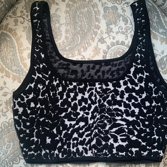 Babaton. Scoop neck crop top - Picture 4 of 5